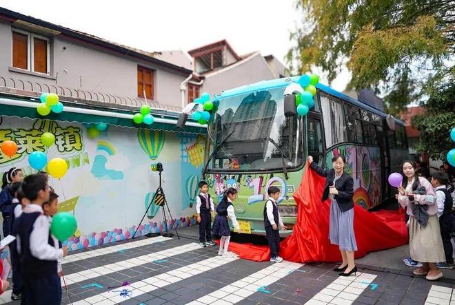 十年了！校园里的“公共汽车教室”新装亮相“驶”向更远方！